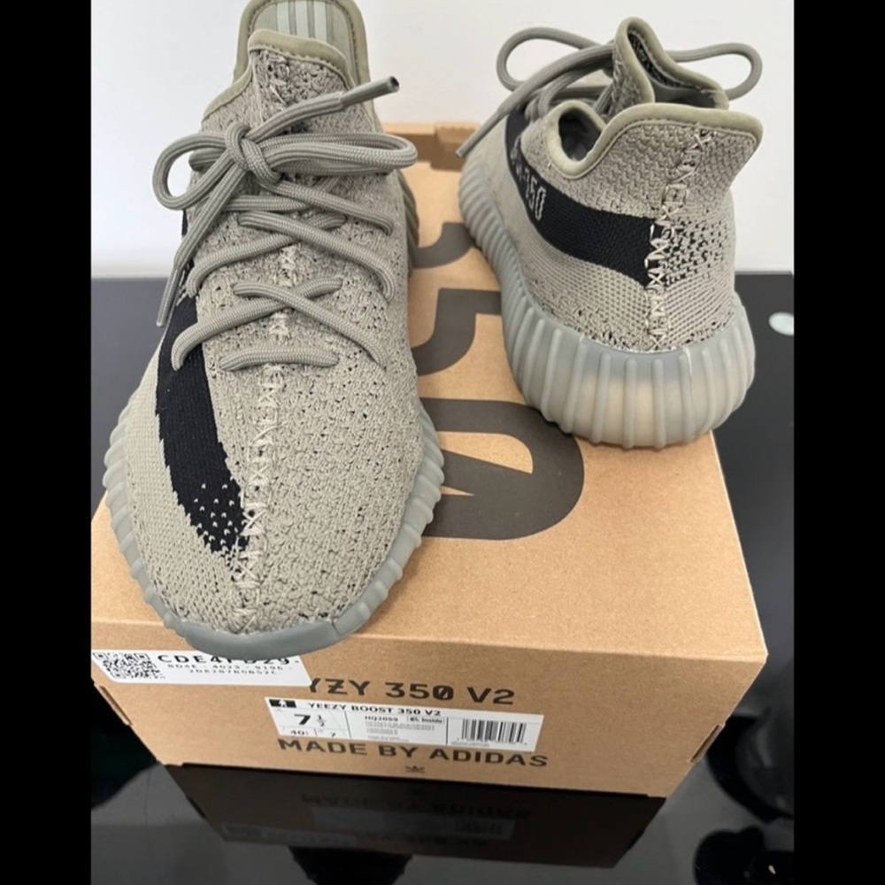 Authentic adidas Yeezy Boost 350 V2 Granite - 7.5 - Picture 5 of 8